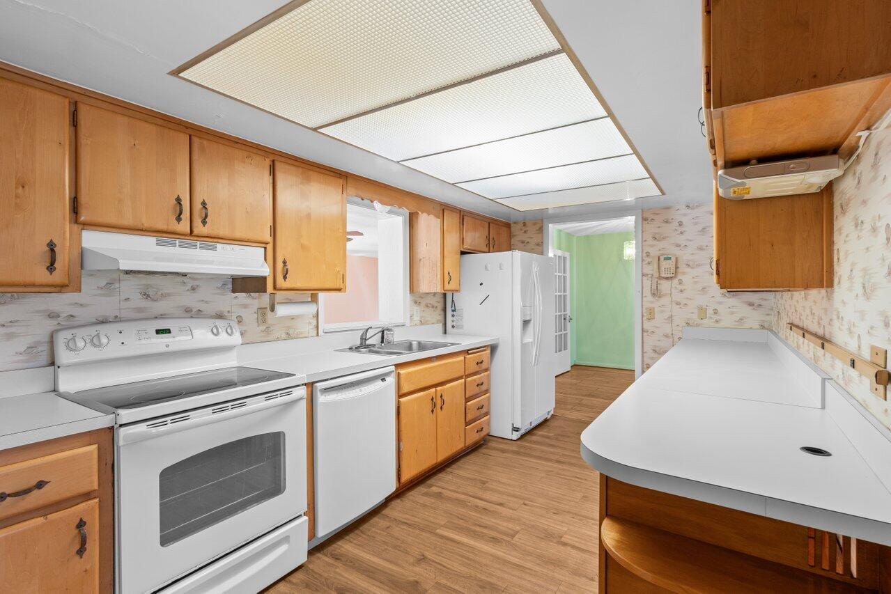 7 Willow Road Tequesta, FL 33469 - Photo 8 of 37 008-7WillowRoad-Jupiter-FL-33469-SMALL