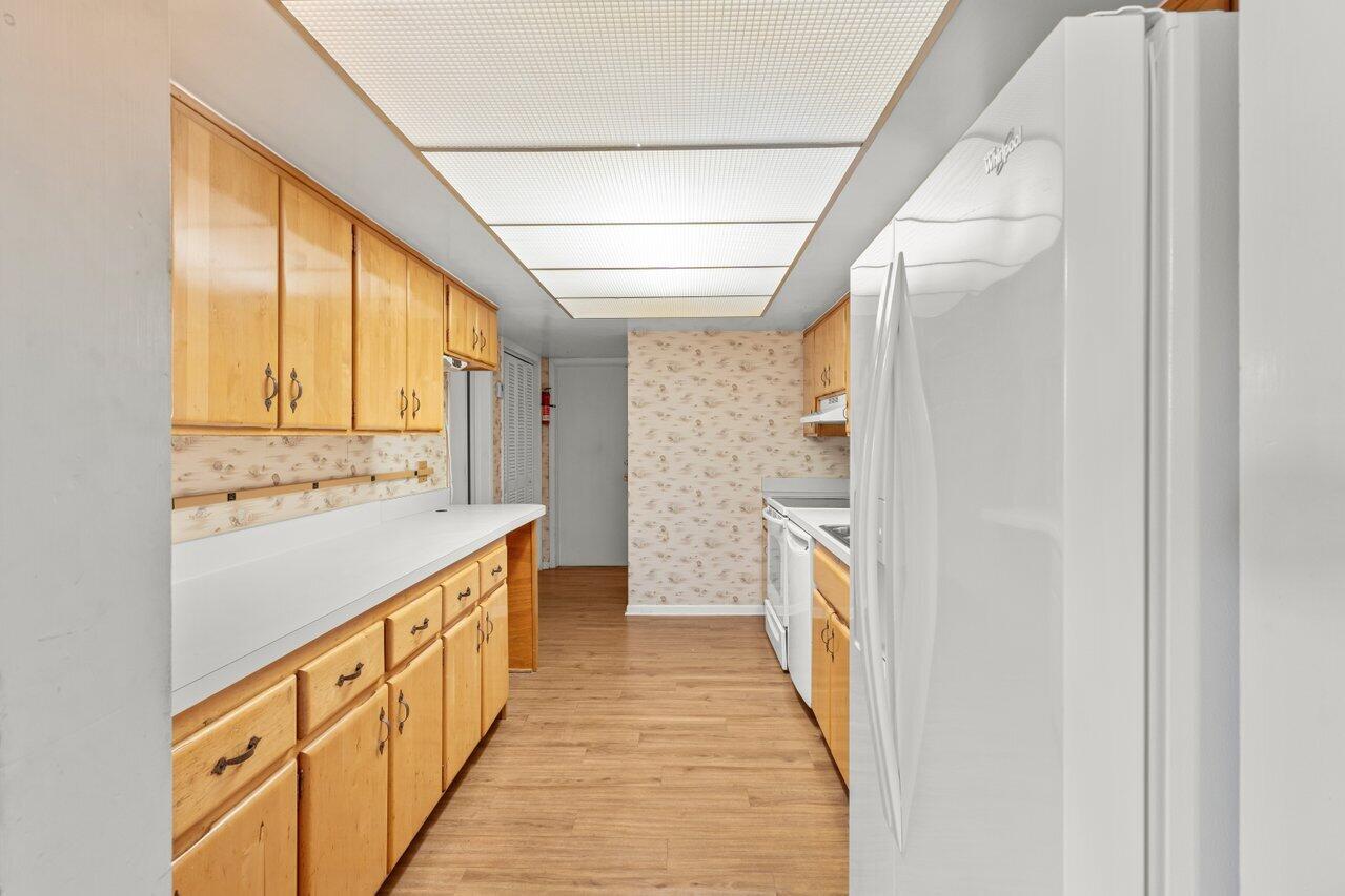 7 Willow Road Tequesta, FL 33469 - Photo 9 of 37 009-7WillowRoad-Jupiter-FL-33469-SMALL