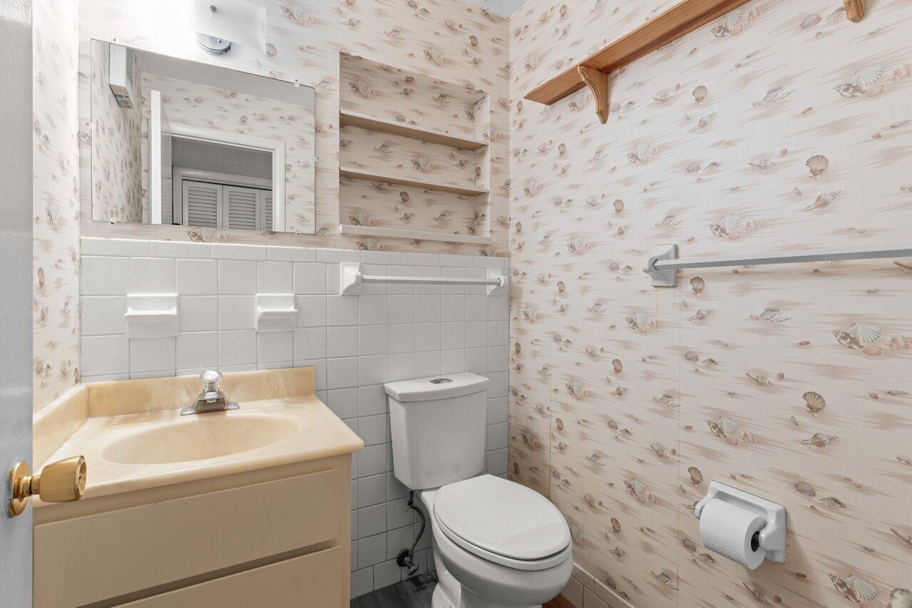 7 Willow Road Tequesta, FL 33469 - Photo 10 of 37 010-7WillowRoad-Jupiter-FL-33469-SMALL