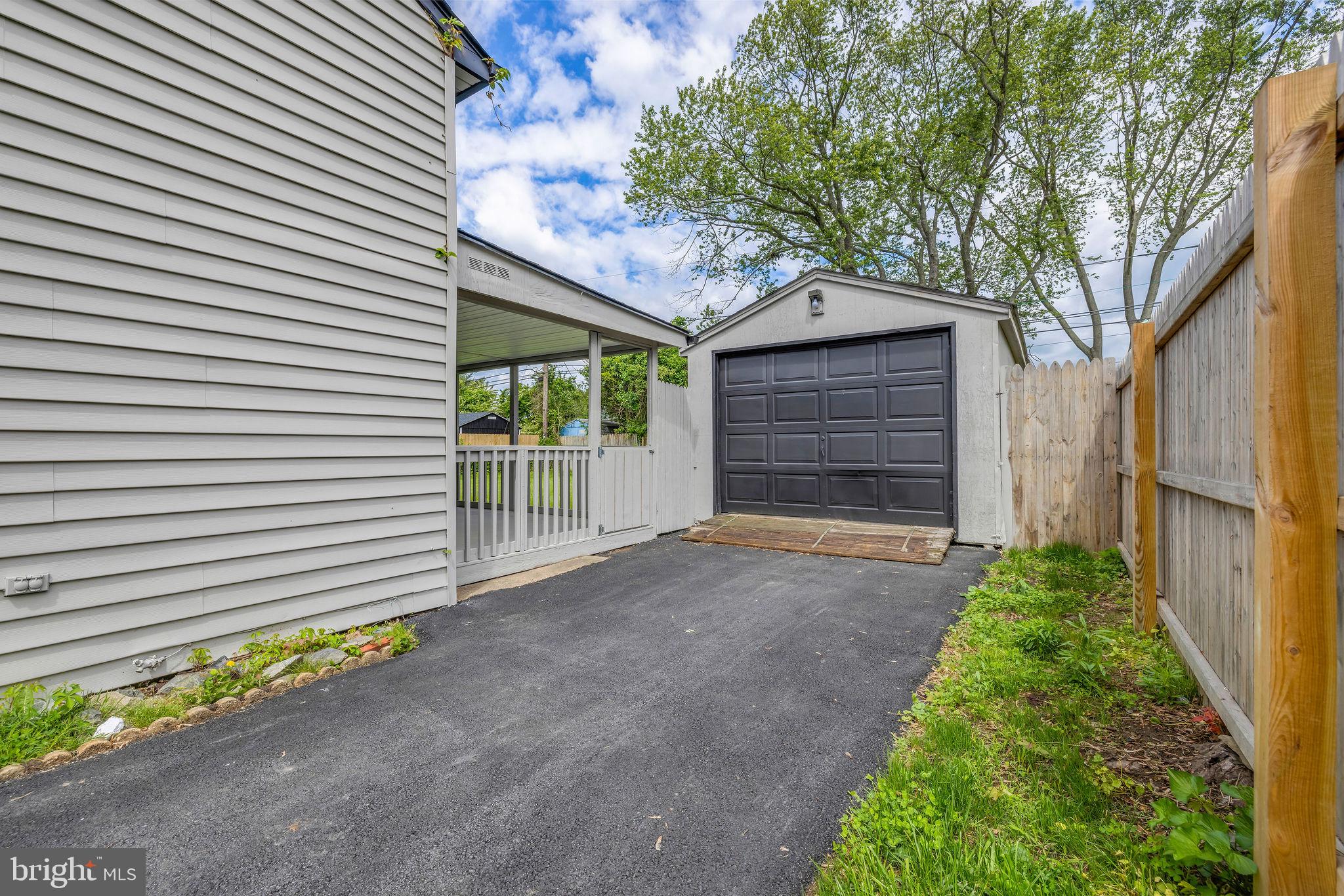 136 Brookside Boulevard Newark, DE 19713 - Photo 22 of 31 a front view of a house with a garage