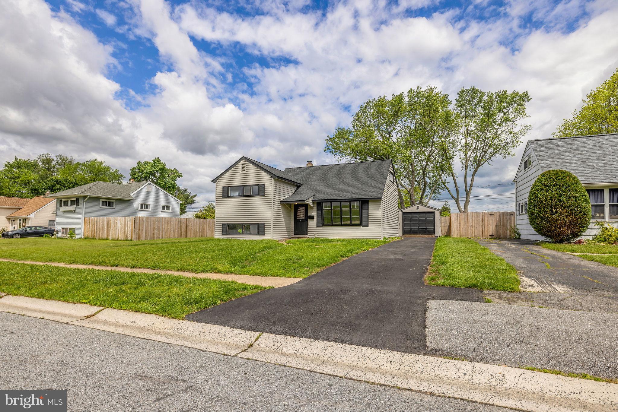 136 Brookside Boulevard Newark, DE 19713 - Photo 25 of 31 a front view of a house with a yard and garage