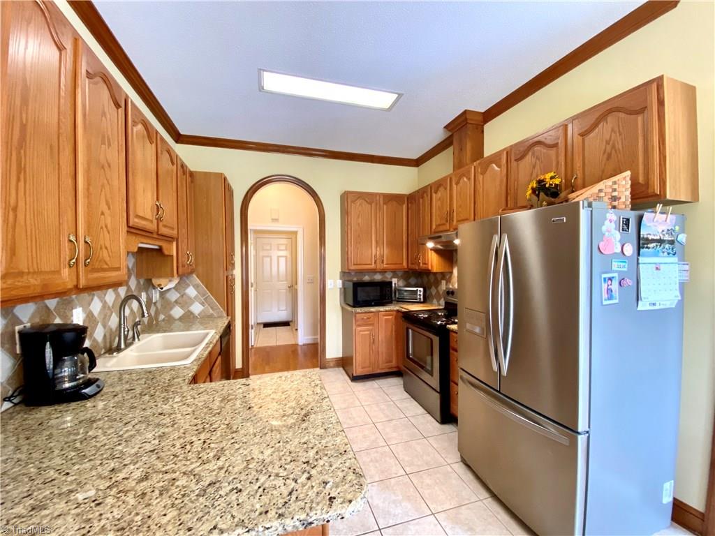 121 Belewsfield Road Stokesdale, NC 27357 - Photo 3 of 30 Eat-in Kitchen