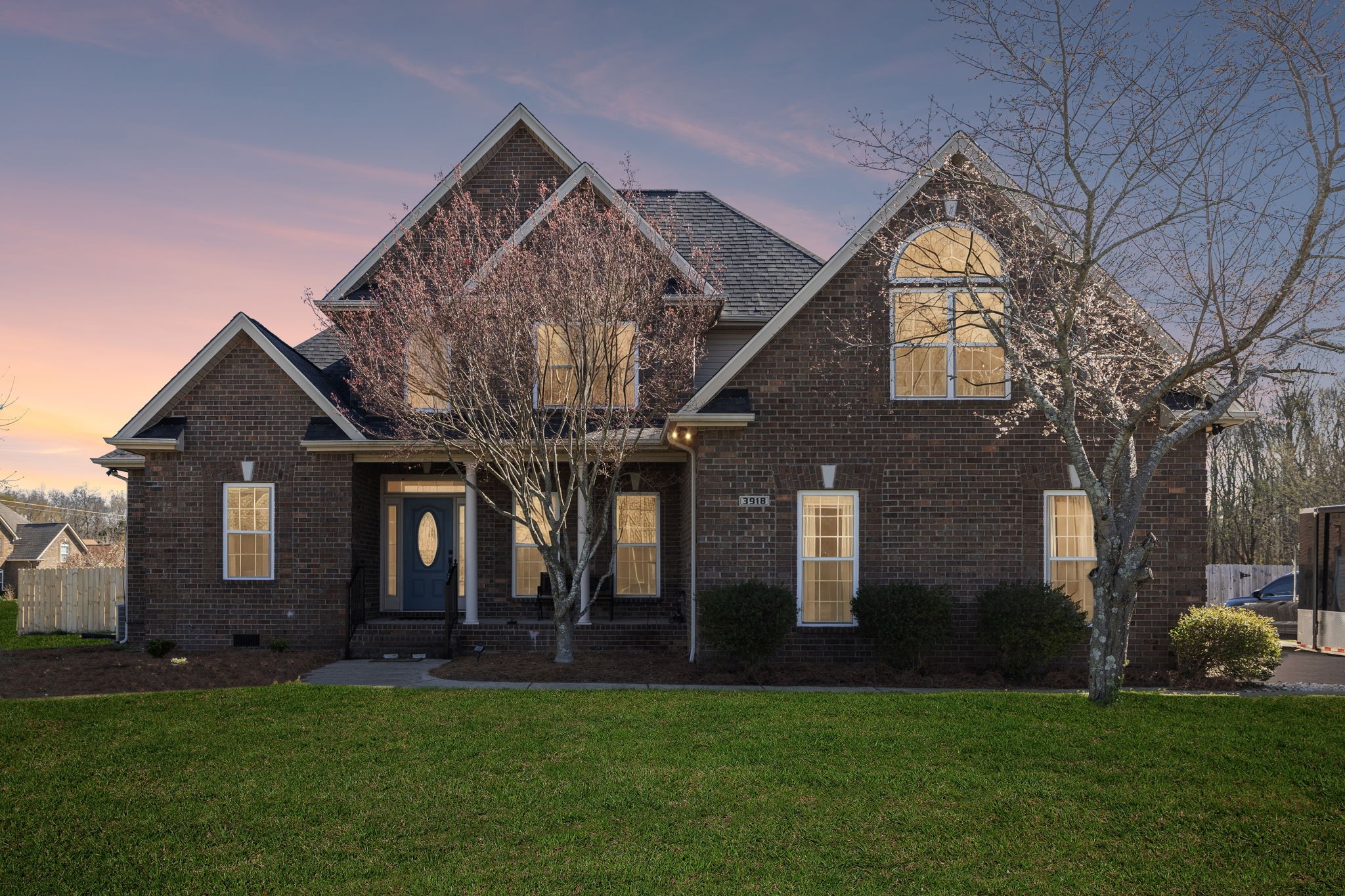 a view of a house with a yard