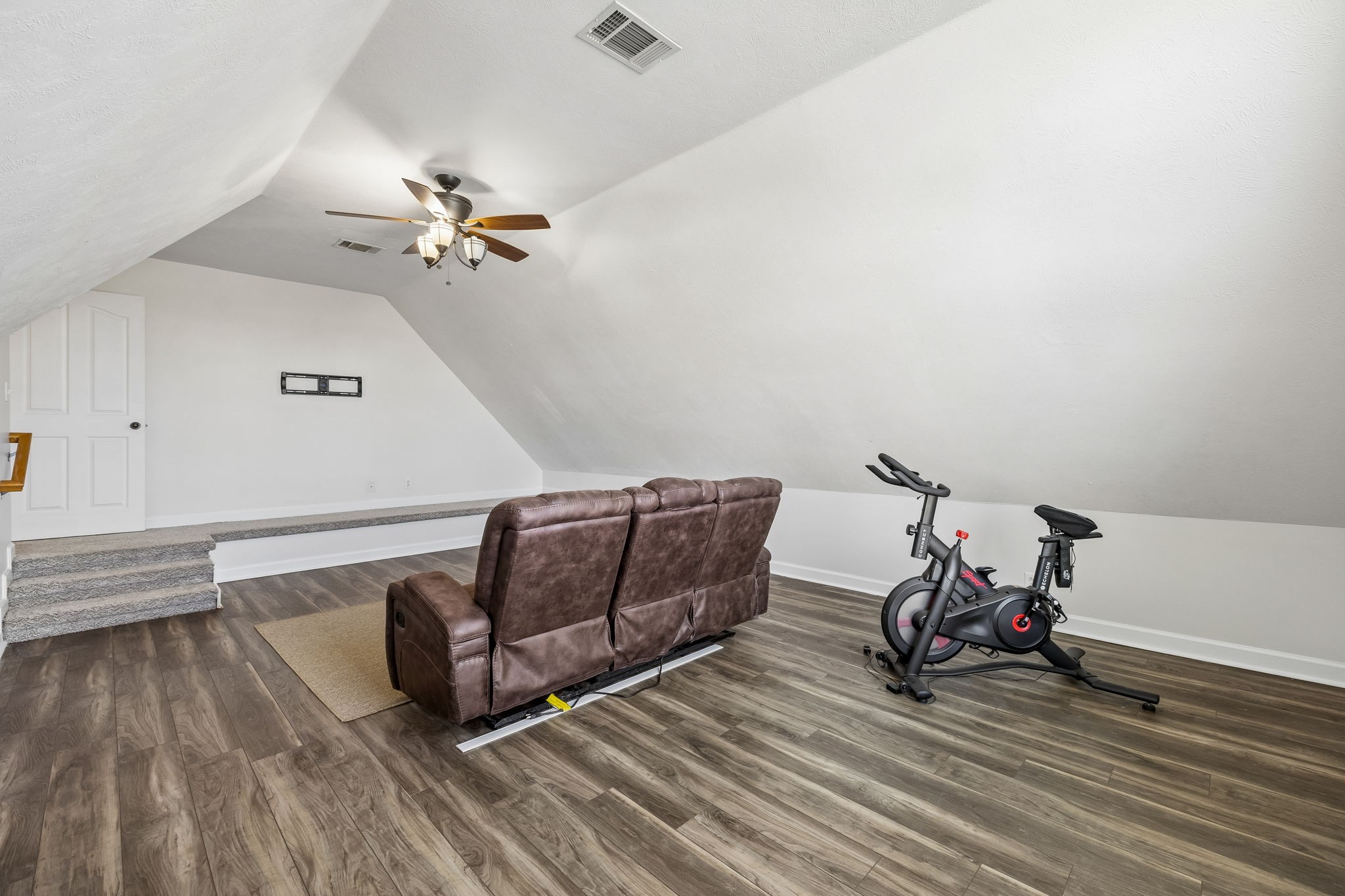 3918 Rowland Road Murfreesboro, TN 37128 - Photo 29 of 50 a living room with furniture