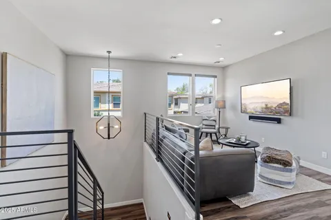 $799,900 | 1555 East Ocotillo Road, Unit 16, Phoenix, AZ 85014