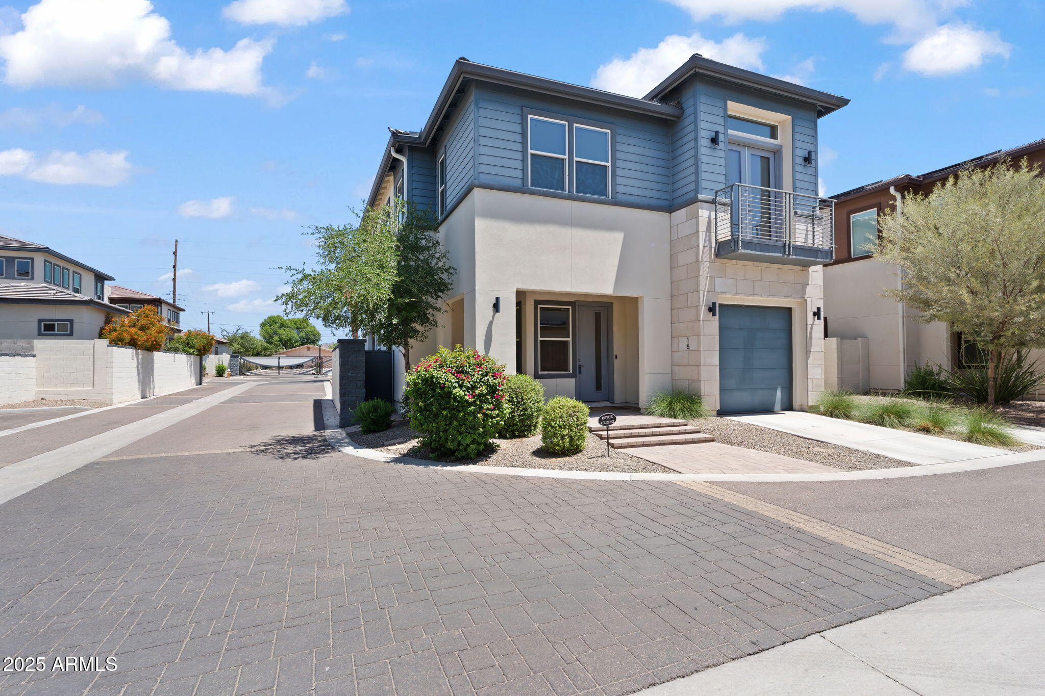 1555 East Ocotillo Road, Unit 16 Phoenix, AZ 85014 - Photo 3 of 51 3-web-or-mls-DSC_2003