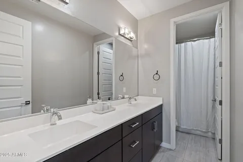 $799,900 | 1555 East Ocotillo Road, Unit 16, Phoenix, AZ 85014