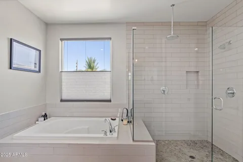 $799,900 | 1555 East Ocotillo Road, Unit 16, Phoenix, AZ 85014