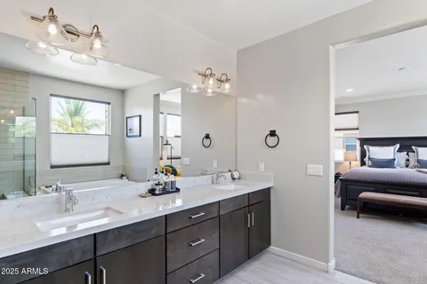 $799,900 | 1555 East Ocotillo Road, Unit 16, Phoenix, AZ 85014