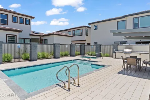 $799,900 | 1555 East Ocotillo Road, Unit 16, Phoenix, AZ 85014