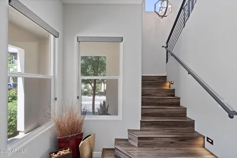 $799,900 | 1555 East Ocotillo Road, Unit 16, Phoenix, AZ 85014