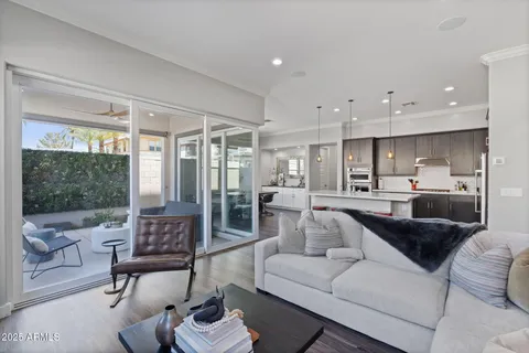 $799,900 | 1555 East Ocotillo Road, Unit 16, Phoenix, AZ 85014