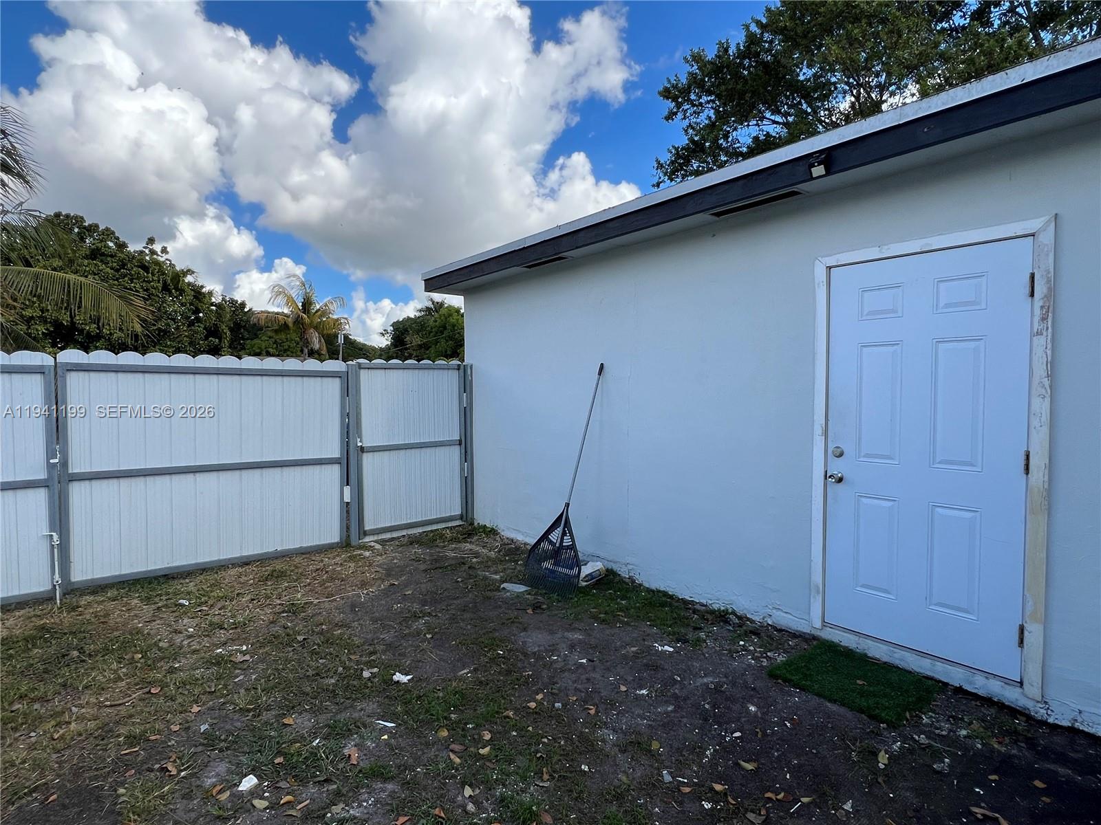 15400 Southwest 295th Street Homestead, FL 33033 - Photo 28 of 38 a view of a backyard