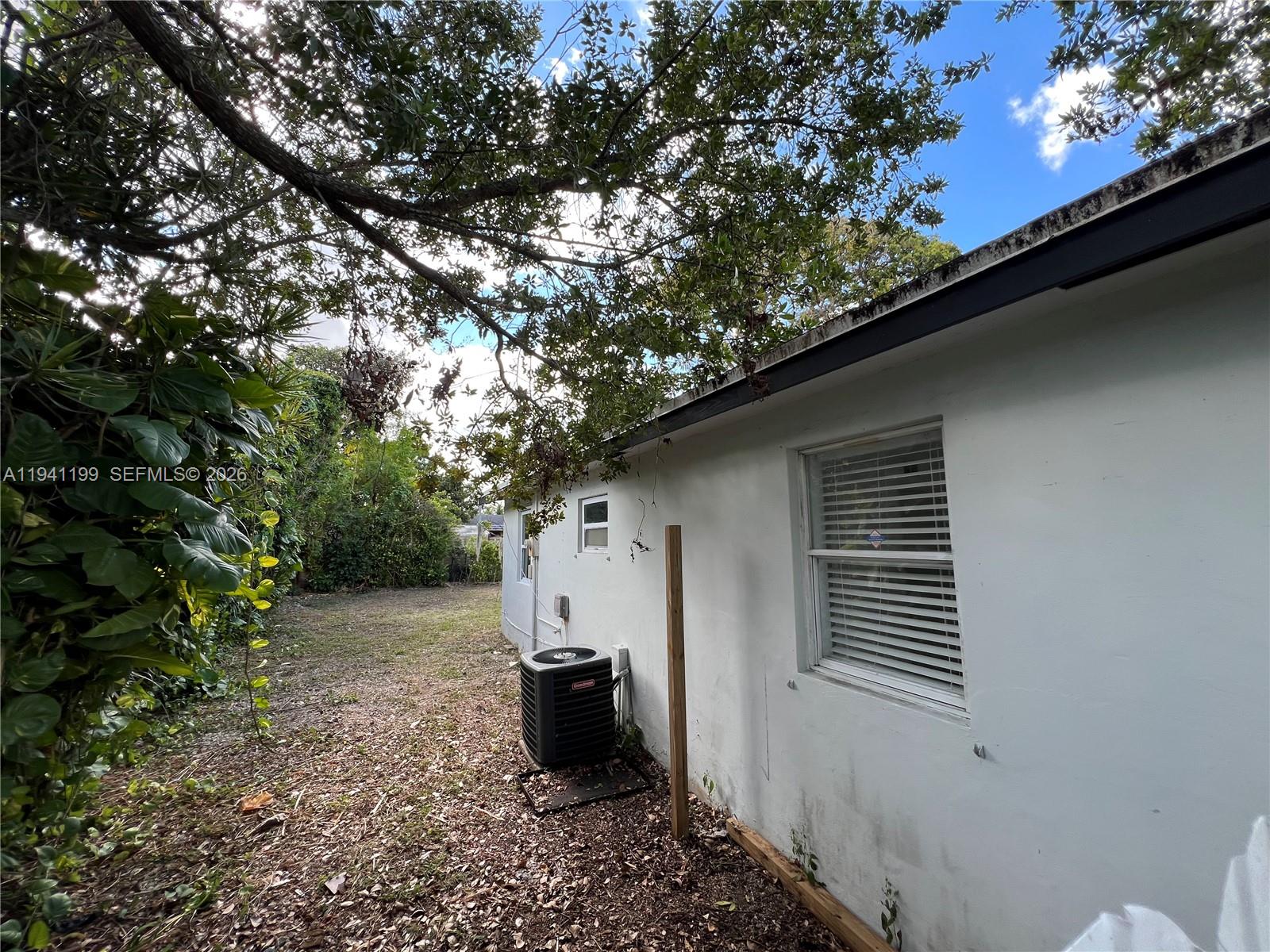 15400 Southwest 295th Street Homestead, FL 33033 - Photo 34 of 38 a backyard of a house with table and chairs