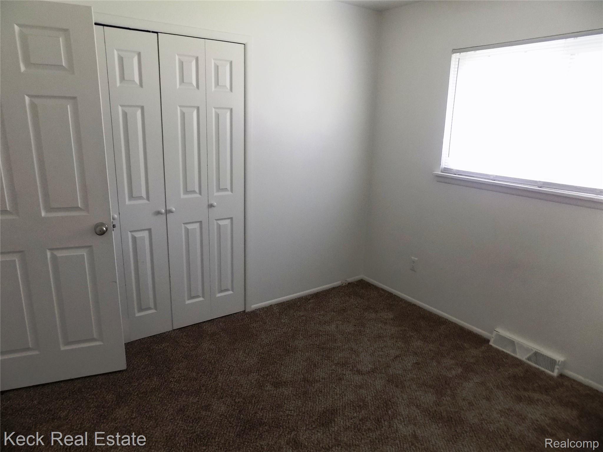 11248 Pardee Road Taylor, MI 48180 - Photo 14 of 30 DSCN0324.JPG