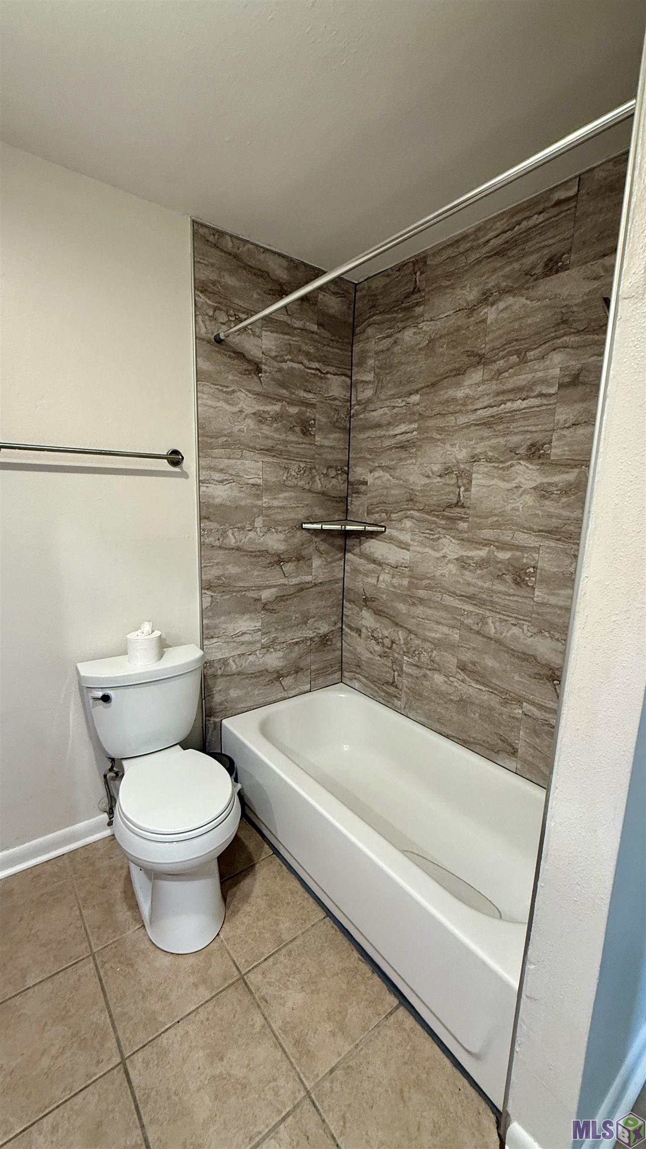 8155 Jefferson Highway, Unit 203 Baton Rouge, LA 70809 - Photo 13 of 17 Bathroom