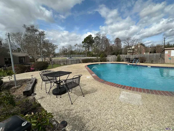 $1,300 | 8155 Jefferson Highway, Unit 203, Baton Rouge, LA 70809