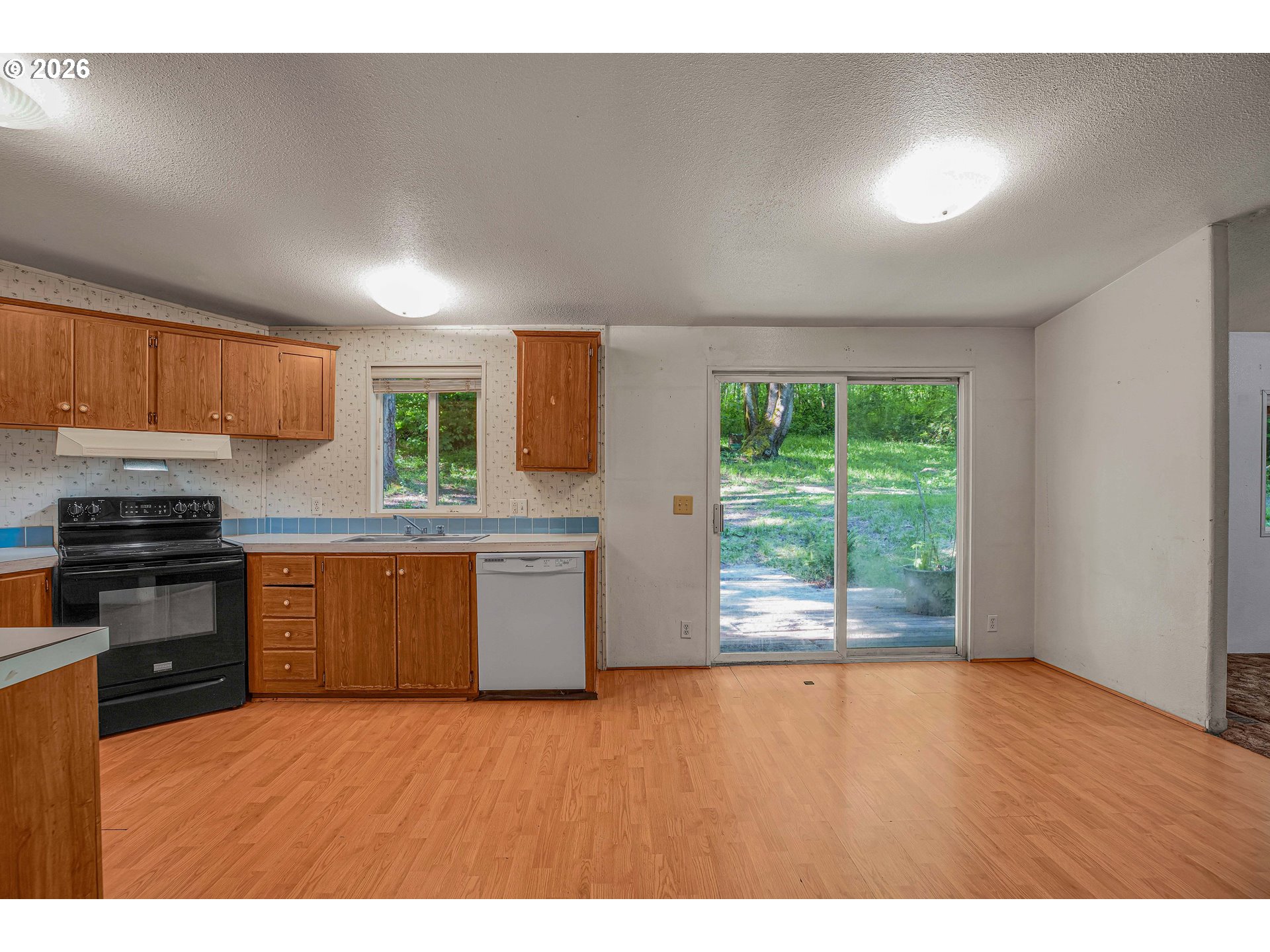 29805 Gregory Road Rainier, OR 97048 - Photo 15 of 43 Kitchen/Dining Room