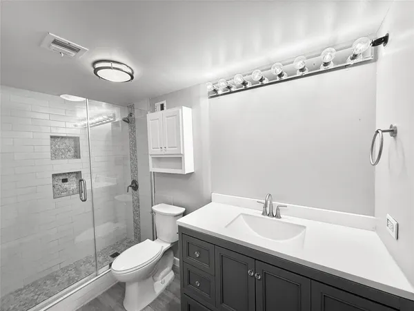 $149,900 | 2016 Main Street, Unit 915, Houston, TX 77002