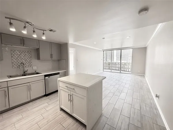 $149,900 | 2016 Main Street, Unit 915, Houston, TX 77002