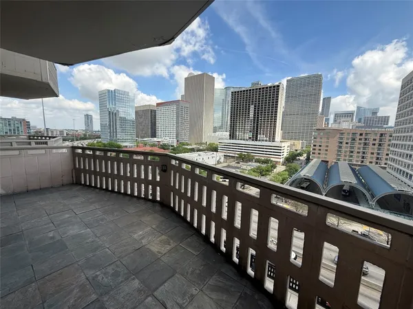 $149,900 | 2016 Main Street, Unit 915, Houston, TX 77002