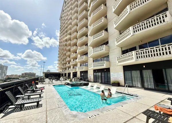 $149,900 | 2016 Main Street, Unit 915, Houston, TX 77002