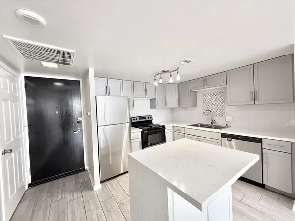 $149,900 | 2016 Main Street, Unit 915, Houston, TX 77002