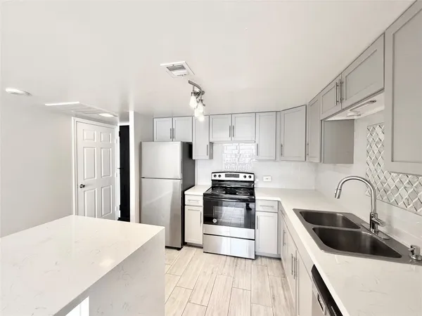 $149,900 | 2016 Main Street, Unit 915, Houston, TX 77002