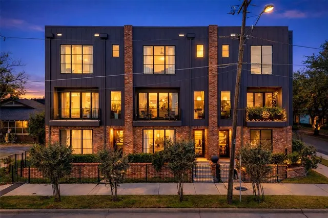 $585,000 | 737 North Zang Boulevard, Unit 102, Dallas, TX 75208