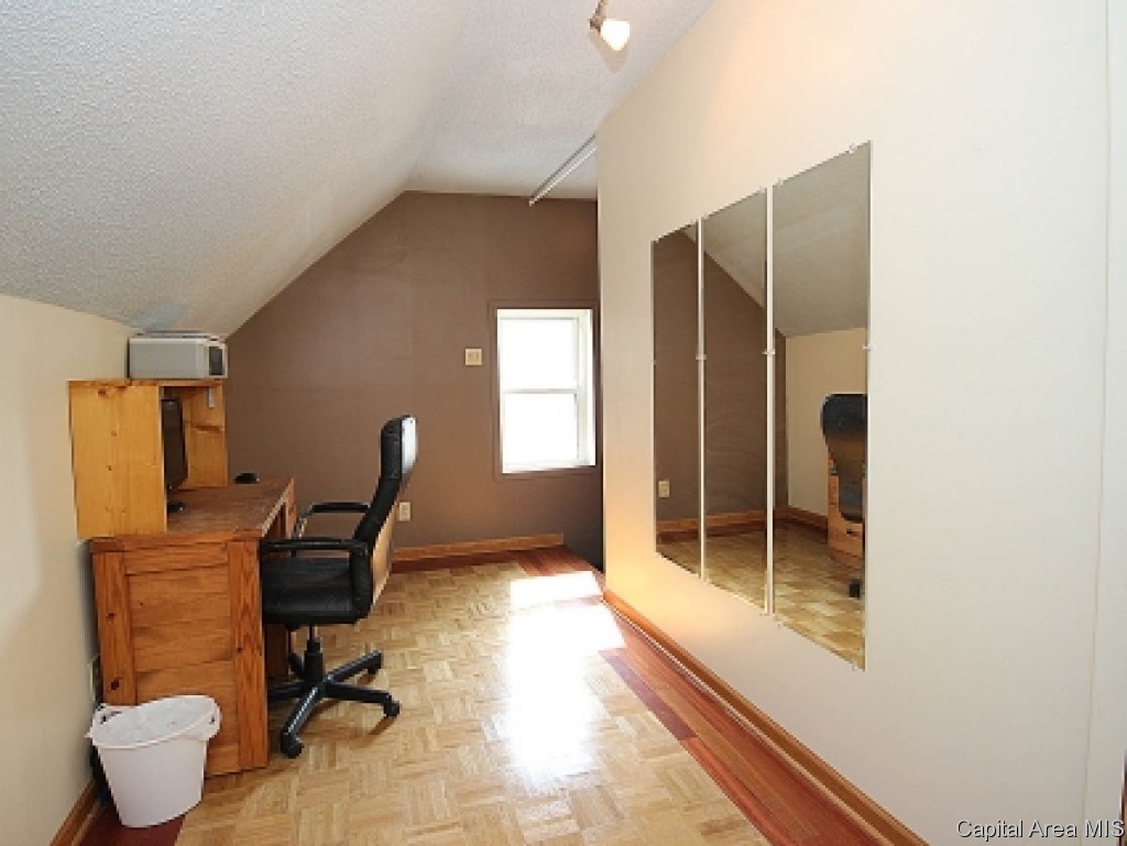 1628 Reed Avenue Springfield, IL 62704 - Photo 18 of 22 Gallery Image 18