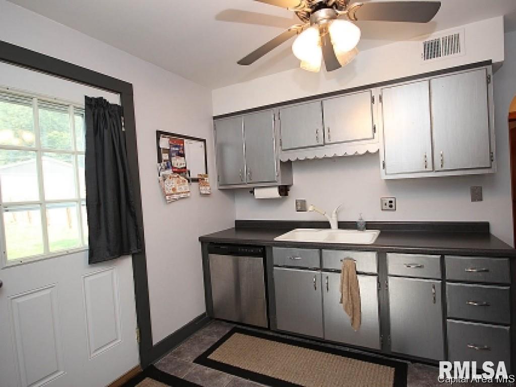1628 Reed Avenue Springfield, IL 62704 - Photo 5 of 22 Gallery Image 5