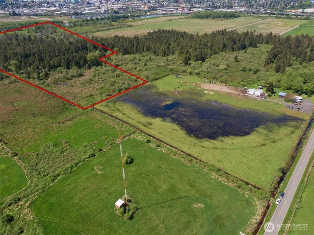 a view of a lake with a yard