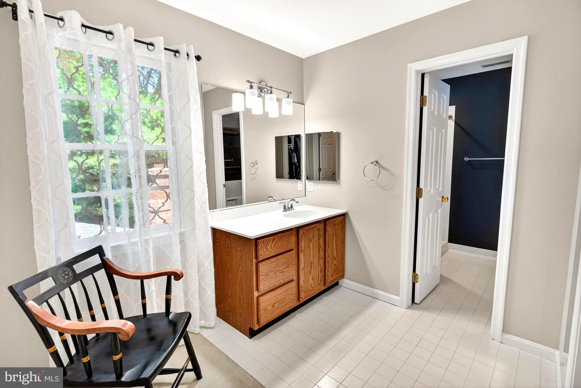 17212 Whites Road Poolesville, MD 20837 - Photo 52 of 104 Owner's full bath