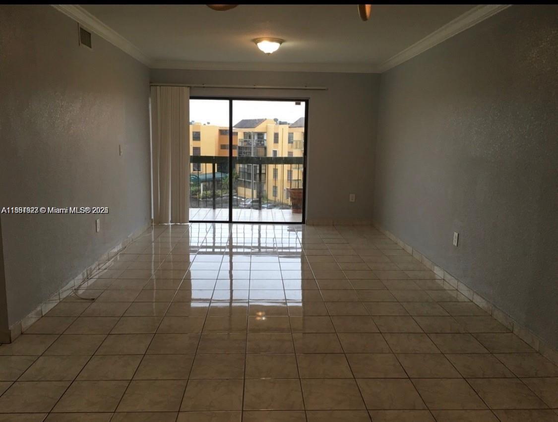 1300 Southwest 122nd Avenue, Unit 4072 Miami, FL 33184 - Photo 11 of 11 a view of an empty room with a window