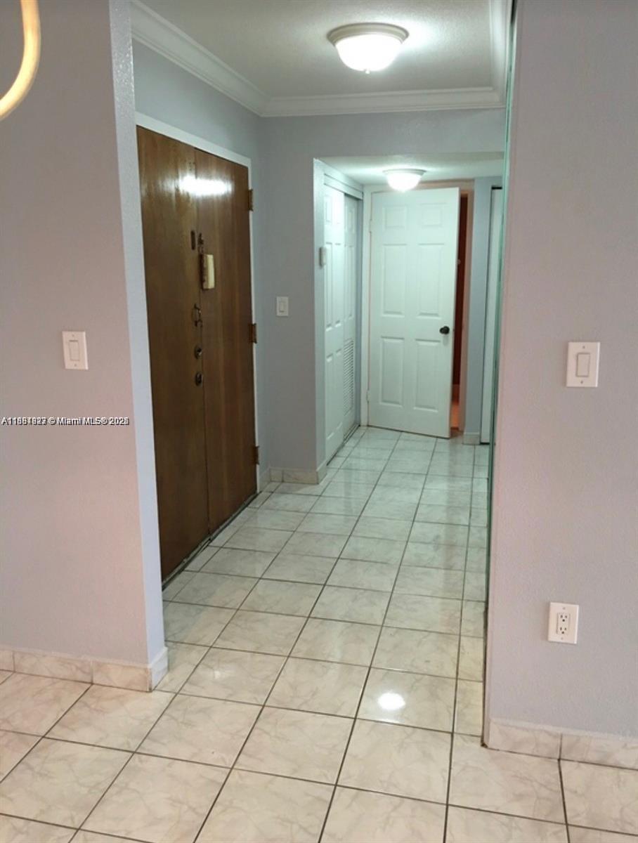 1300 Southwest 122nd Avenue, Unit 4072 Miami, FL 33184 - Photo 6 of 11 a view of hallway with a mirror