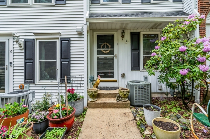 11 Colonial Court, Unit 11 High Bridge, NJ 08829 - Photo 2 of 24