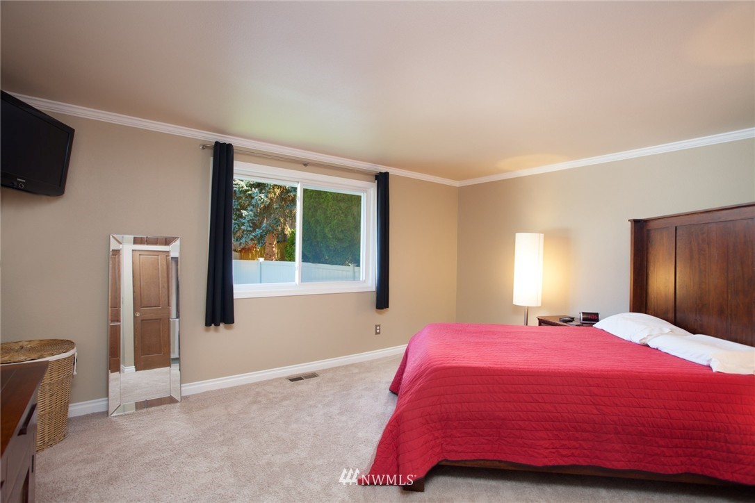 15614 Southeast 173rd Street Renton, WA 98058 - Photo 13 of 25 Gallery Image 13