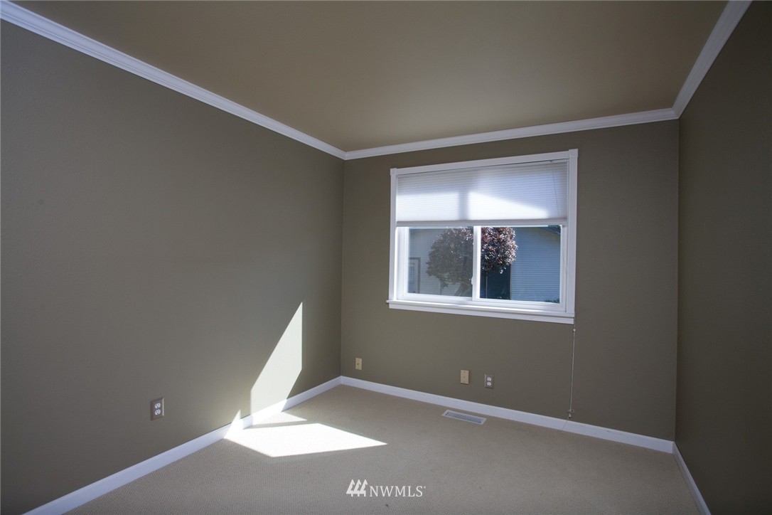 15614 Southeast 173rd Street Renton, WA 98058 - Photo 16 of 25 Gallery Image 16