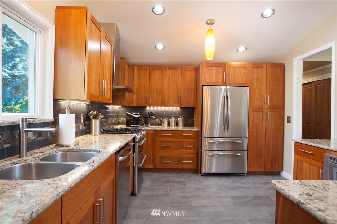 15614 Southeast 173rd Street Renton, WA 98058 - Photo 8 of 25 Gallery Image 8