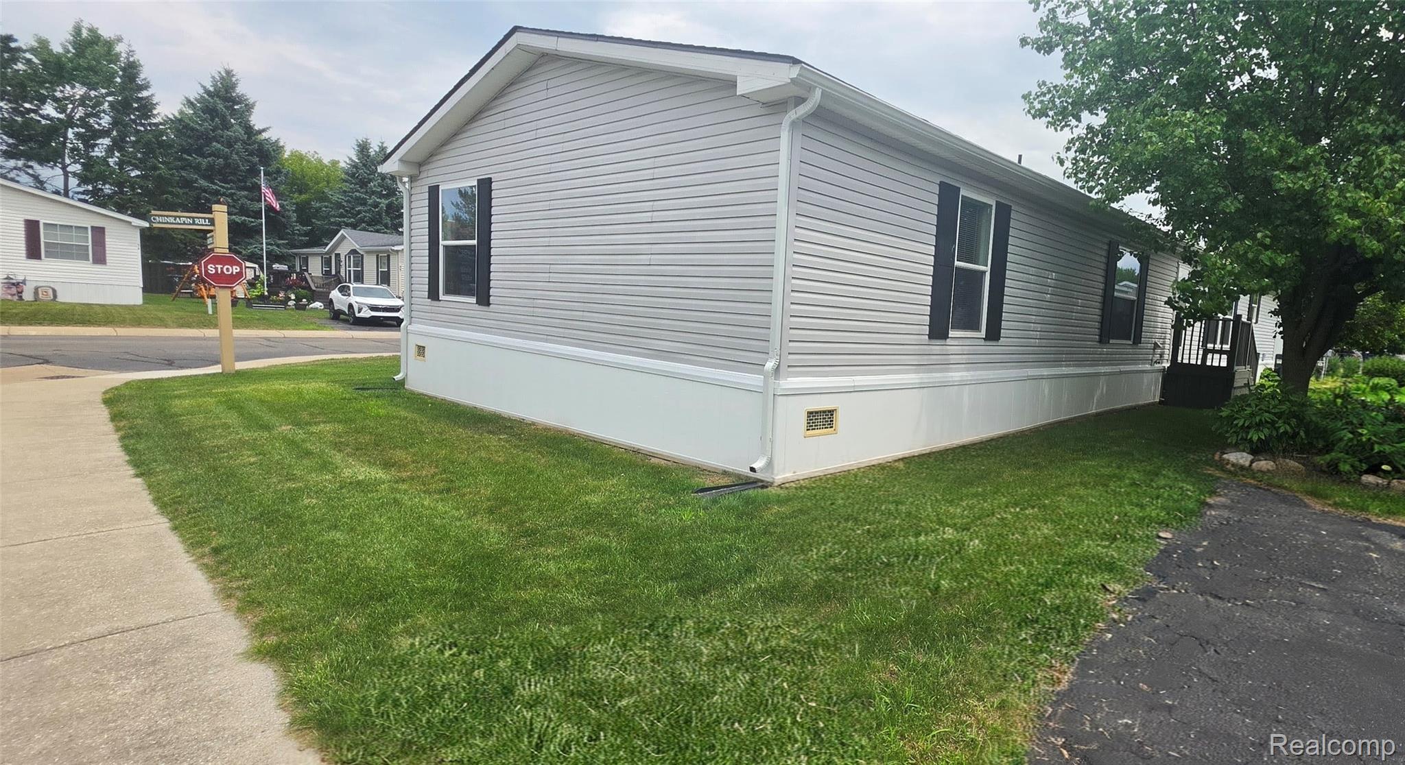 128 Chinkapin Rill Fenton, MI 48430 - Photo 23 of 25 Back