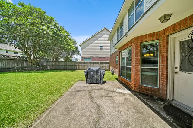 a view of a house with backyard and porch