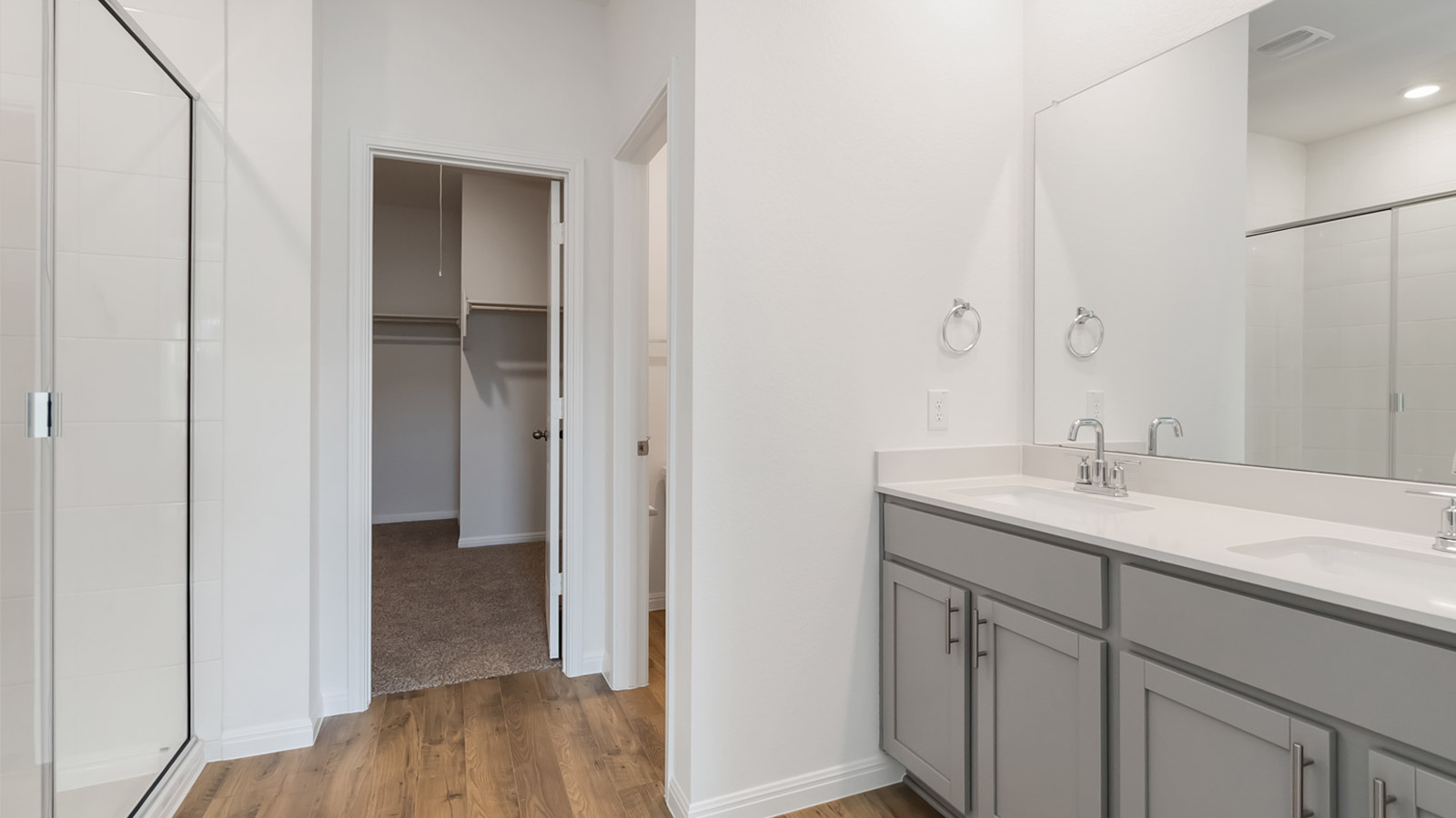 2560 Whittler Road Leander, TX 78641 - Photo 10 of 30 a en suite bathroom with a sink and a mirror
