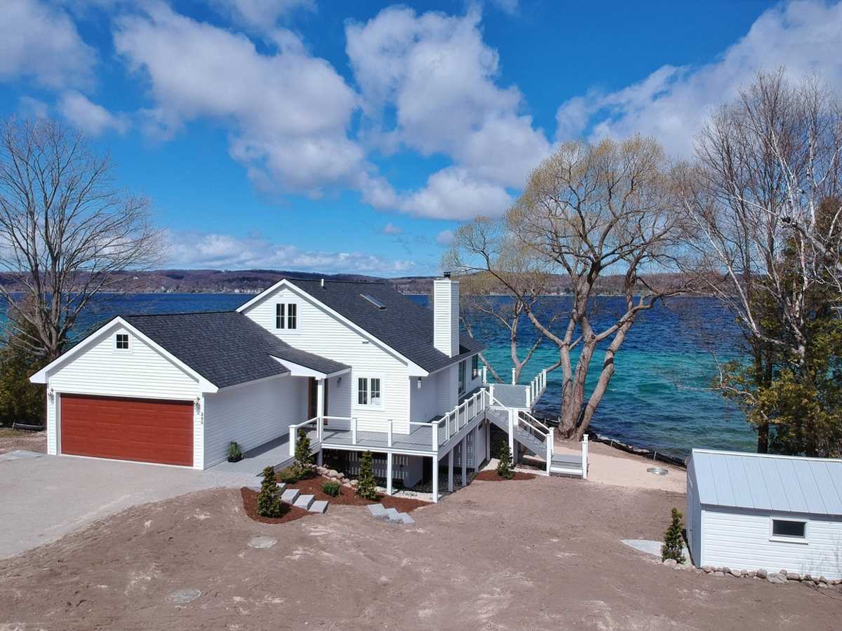 280 South Stony Point Road Suttons Bay, MI 49682 - Photo 2 of 63 1871004-1.JPG