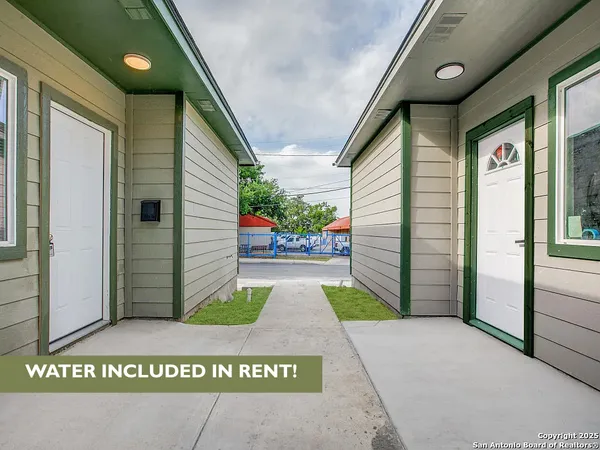 $1,295 | 2910 South Laredo Street, Unit 2, San Antonio, TX 78207