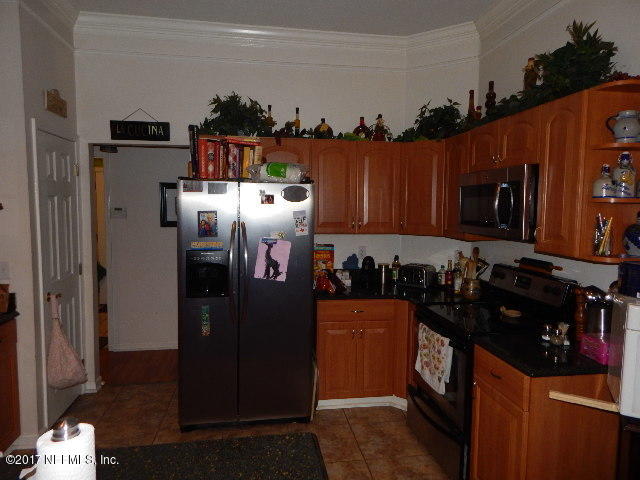 3133 Nautilus Road Middleburg, FL 32068 - Photo 4 of 17 a kitchen with refrigerator and cabinets
