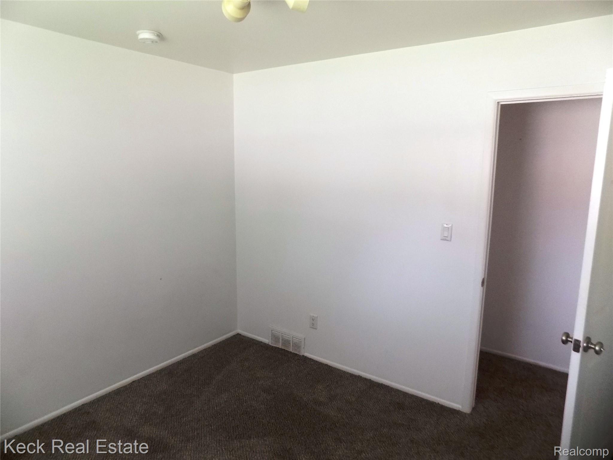 11248 Pardee Road Taylor, MI 48180 - Photo 13 of 30 DSCN0323.JPG