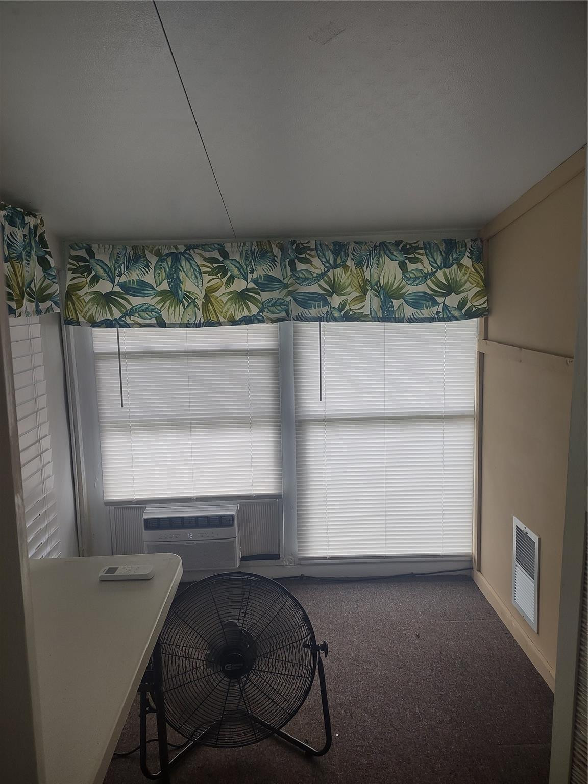 1576 Southwest 35th Circle Okeechobee, FL 34974 - Photo 32 of 42 a room with a table and chairs