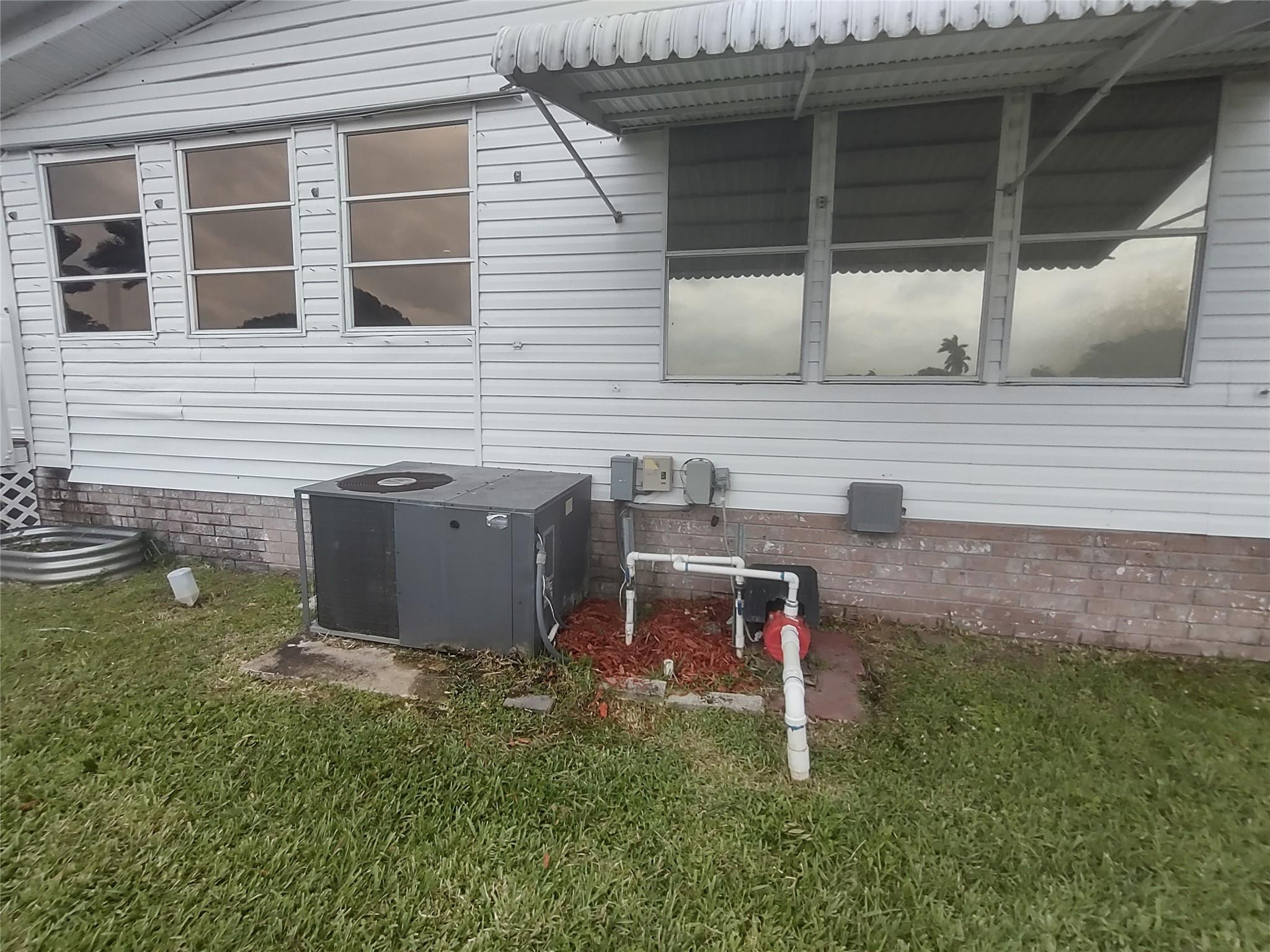 1576 Southwest 35th Circle Okeechobee, FL 34974 - Photo 37 of 42 a backyard of a house with table and chairs