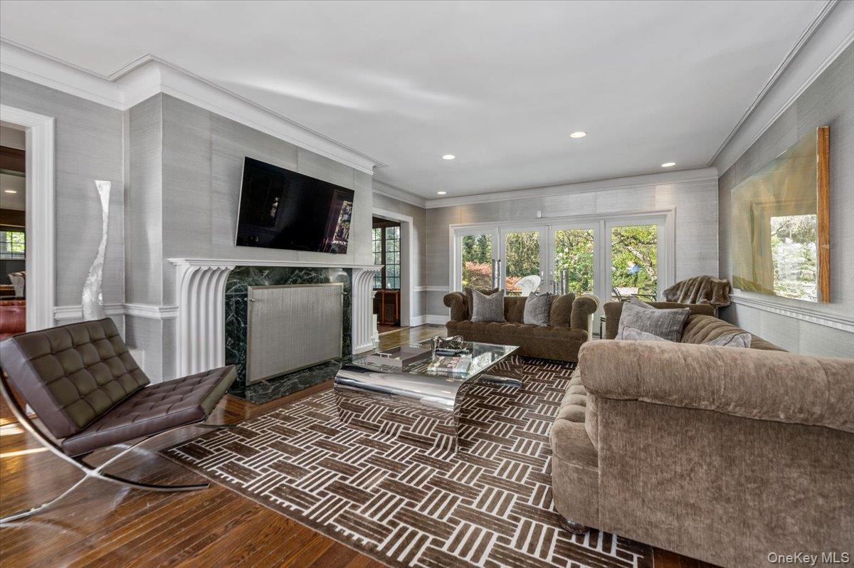 126 Station Road Great Neck, NY 11023 - Photo 7 of 49