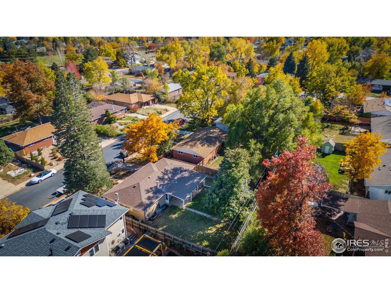 725 South 45th Street Boulder, CO 80305 - Photo 4 of 44 a black and white photo of a house